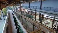 Rest area ini memiliki fasilitas berupa ruang terbuka yang instagenik. (Rachman Haryanto)
