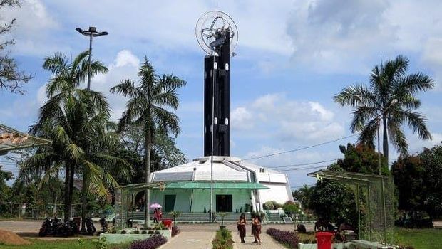Tugu Khatulistiwa, Pontianak