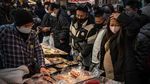 Tumpah Ruah Warga Jepang Borong Belanjaan di Akhir Tahun