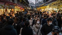 Kendati demikian Otoritas Jepang telah menghimbau warganya untuk membatasi pertemuan Malam Tahun Baru karena lebih banyak kasus varian Omicron ditemukan di negara tersebut.  