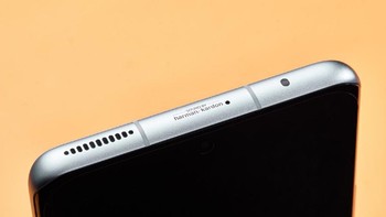 HP ini memiliki speaker ganda simetris yang disetel Sound BY Harmon Kardon dengan dukungan Dolby Atmos. Foto: Xiaomi