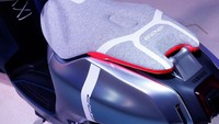 Hanya saja dimensi Yamaha E01 lebih ringkas, pun performa yang dihasilkan tak sebesar Yamaha E02. E02 merupakan sepeda komuter listrik generasi baru dengan performa yang sebanding dengan mesin skuter 50cc. Foto: Yamaha