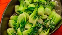 Sederhana tapi nikmat, inilah tumis bokchoy bawang yang punya banyak penggemar. Tumis sayuran ala restoran ini mudah dibuat. Warna bokchoy bisa tetap hijau karena diblansir dulu. Yuk contek resep lengkapnya di sini!
