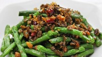 Punya stok buncis di rumah? Coba bikin tumis buncis yang gurih pedas ini. Paduan daging cincang bikin rasanya makin lezat. Cara membuatnya gampang, tinggal ikuti resep ini.