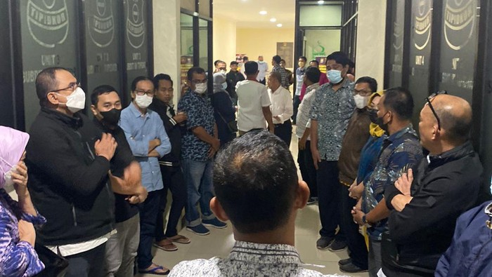 13 Tersangka korupsi Rp 22 M proyek RS Batua Makassar ditahan di Mapolda Sulsel. (dok. Istimewa)