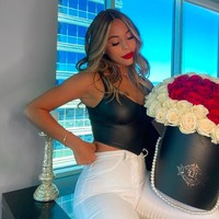 Namun tampaknya usia tak menjadi masalah. Peter tampak begitu jatuh hati dengan kekasihnya. Foto: Instagram