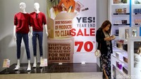 Diskon yang diberikan beragam agar pengunjung tertarik untuk berbelanja.