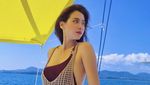 10 Potret Baifern Luevisadpaibul Happy dan Seksi Liburan di Phuket