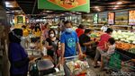 Akhir Tahun Harga-harga Naik, Supermarket Tetap Ramai