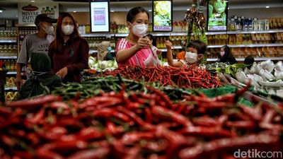 Akhir Tahun Harga-harga Naik, Supermarket Tetap Ramai
