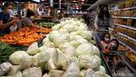 Akhir Tahun Harga-harga Naik, Supermarket Tetap Ramai
