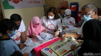 Relawan GP Center yang mendukung Ganjar Pranowo menjadi calon presiden pada pilpres 2024, fokus kepada sektor pendidikan dan kesehatan seperti memberikan bantuan buku, alat belajar dan susu untuk pelajar.