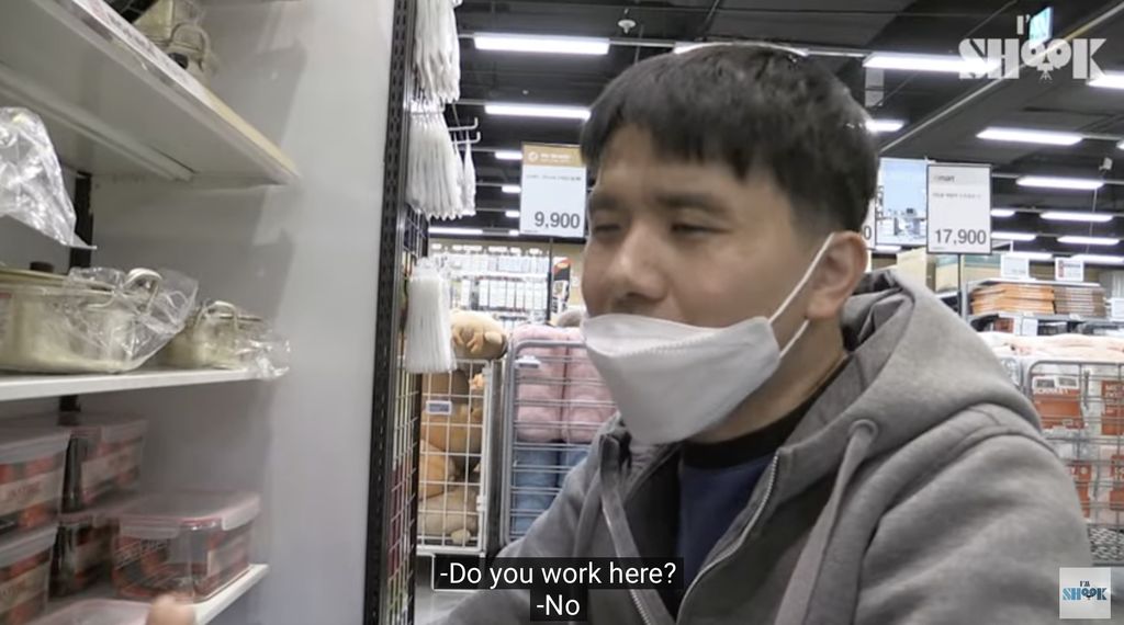 Bukan Pegawai, Pria Ini Tiap Hari ke Supermarket untuk Beresi Makanan