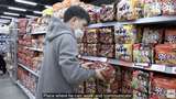 Bukan Pegawai, Pria Ini Tiap Hari ke Supermarket untuk Beresi Makanan
