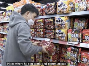 Bukan Pegawai, Pria Ini Tiap Hari ke Supermarket untuk Beresi Makanan