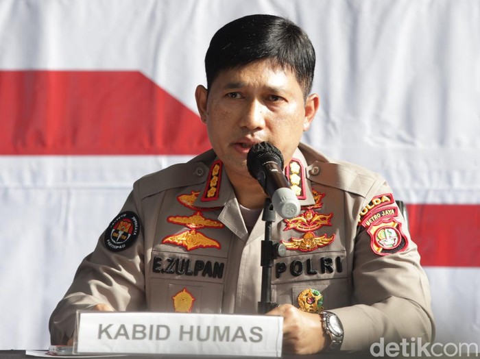 Kasus prostitusi Cassandra Angelie oleh Kabid Humas Polda Metro Jaya, Kombes Pol Endra Zulpan.