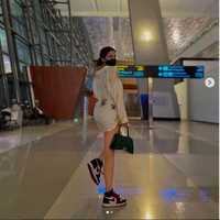 Peran yang bersangkutan (CA) adalah sebagai model dan artis yang dapat melakukan hubungan layaknya suami-istri dengan bayaran tertentu serta menggunakan rekening bank dari sebuah bank swasta sebagai penampungan pembayaran atas jasa prostitusi online tersebut, kata Kabid Humas Polda Metro Jaya Kombes Zulpan di Mapolda Metro Jaya, Jl Sudirman, Jakarta, Jumat (31/12/2021), seperti dikutip detikNews. (Foto: Instagram/@cassangelie)