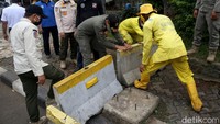 Diketahui, sebanyak 10 akses jalan di wilayah Kecamatan Kemayoran, Jakarta Pusat, ditutup selama malam pergantian Tahun Baru 2022.
