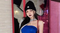 Bahkan akun Instagram-nya pun kini sudah difollow lebih dari 1 juta orang dengan lebih dari seribu komentar di postingan terbaru. Foto: (dok. Instagram @dear.zia)