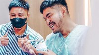 Menjalani pengobatan untuk menyembuhkan penyakit yang dialaminya, Robby Purba membagikan momen saat dirinya telah jalani operasi. Setidaknya kini Robby merasa cukup lega. Foto: Instagram/robbypurba