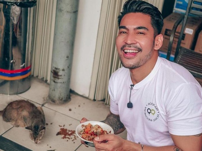 Keseruan Robby Purba Saat Cicip Mie Ayam hingga Coba Jadi Barista