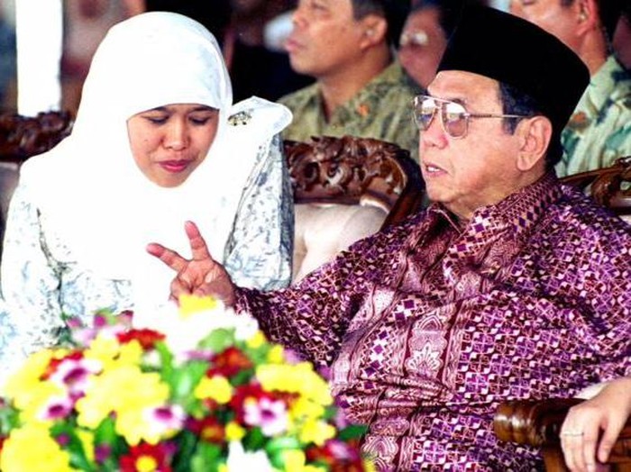 Hari ini merupakan 12 tahun wafatnya Presiden RI keempat Abdurrahman Wahid (Gus Dur). Gubernur Jatim Khofifah Indar Parawansa menyebut, Gus Dur lebih suka disebut sosok yang humanis daripada pluralis.