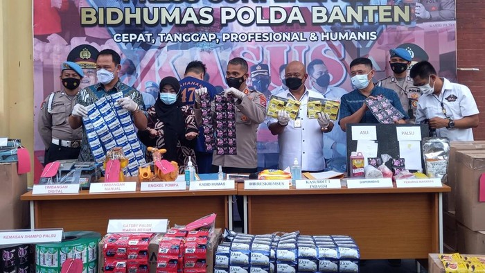 Gudang produksi sampo palsu di Banten digerebek polisi (Foto: Dok Polda Banten)