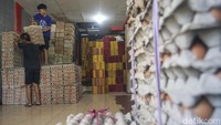 Kini dengan harga yang tinggi penjualan pun menurun, penurunan daya jual mencapai 20 persen.