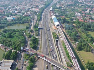 Viral Pelemparan Batu di Tol Cikampek, Jasa Marga Tingkatkan Pengamanan