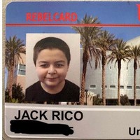 Jack Riso yang wisuda di usia 15 tahun dengan nilai 3,78. Jack bahkan bisa menyelesaikan studinya di universitas hanya dalam setahun. Ia masuk kuliah di usia 14 di Universitas Nevada dan sudah bisa lulus setahun kemudian. Foto: Instagram @jack.rico
