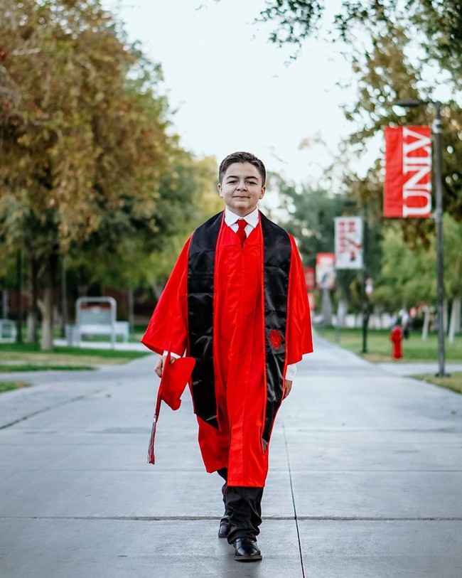 Jack Riso adalah remaja yang mencetak sejarah sebagai orang termuda yang lulus dari universitasnya. Sebelum ia bisa menyelesaikan kuliah, anak berusia 15 tahun itu pun sudah dikenal akan kejeniusannya. Foto: Instagram @jack.rico