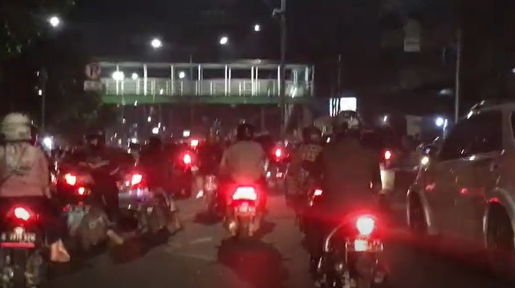 Suasana Jalanan Jakarta di Malam Pergantian Tahun 2022