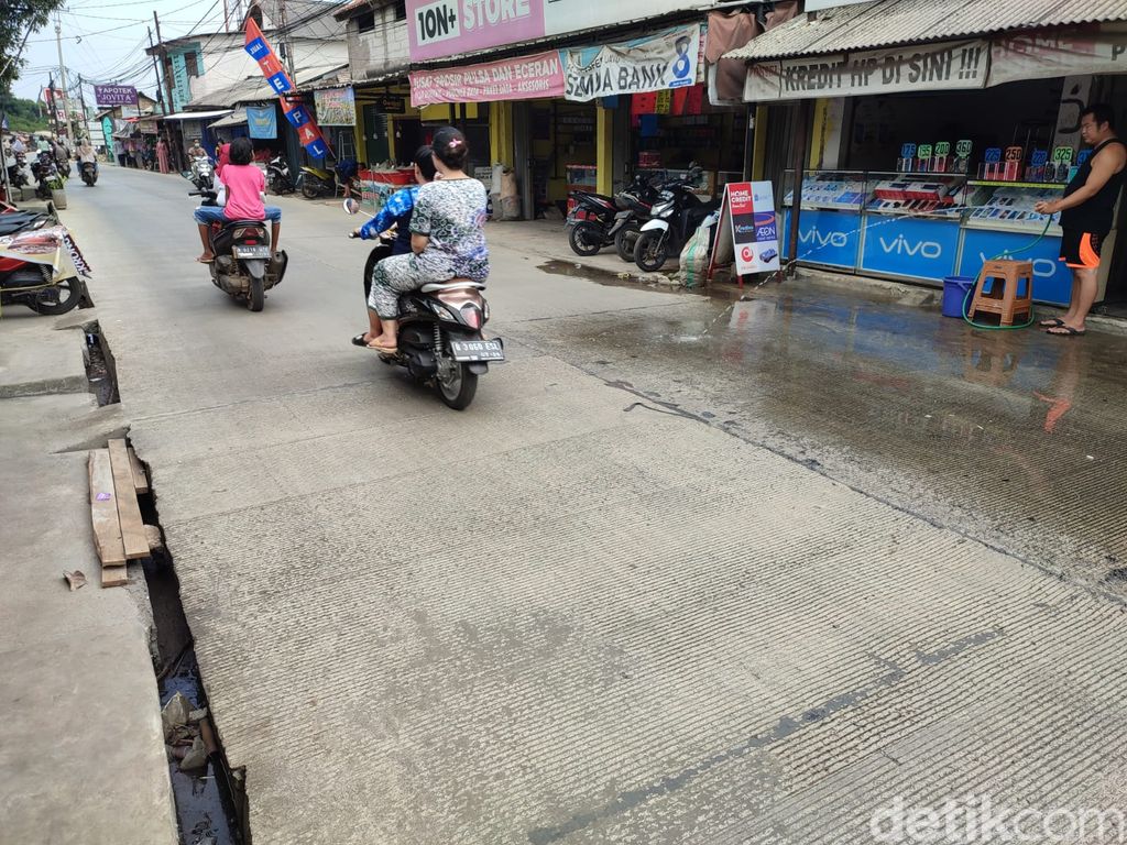 Jl Pabuaran, Kabupaten Bogor, pantauan terakhir pada 31 Desember, sudah lebih mulus ketimbang kondisi 26 Januari 2021. (Rizky Adha Mahendra/detikcom)