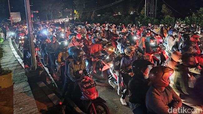 Kawasan Puncak Bogor pukul 23.15 WIB.