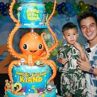 Para tamu undangan juga disuguhkan dengan berbagai atraksi. Salah satunya seperti yang terlihat di dalam foto ini.  Foto: Instagram/baimwong