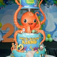 Sesuai dengan tema perayaan ulang tahun, kue ulang tahun Kiano pun dibuat dengan tema dunia bawah air. Terdapat dekorasi berbentuk gurita, kuda laut, ikan hiu, dan sebagainya. Foto: Instagram/baimwong