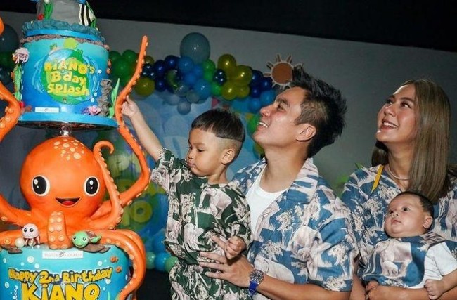 Tepat tanggal 27 Desember anak pertama Baim Wong dan Paula Verhoeven, Kiano Tiger Wong baru saja merayakan ulang tahun yang ke 2. Ulang tahunnya itu digelar secara meriah dengan menyewa satu Ancol. Foto: Instagram/baimwong