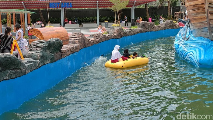 Musim liburan telah tiba. Jika berlibur di Garut, ada satu wahana baru yang patut dicoba. Sabda Alam Waves River yang tawarkan sensai bermain ombak air panas khas Cipanas Garut.