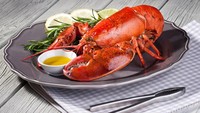 Pada kesempatan yang sama, Kim Jong Un juga diketahui doyan lobster. Ia bersemangat menikmatinya karena lobster termasuk hidangan yang sulit ditemukan di Korea Utara. Foto: Getty Images/iStockphoto/davelogan