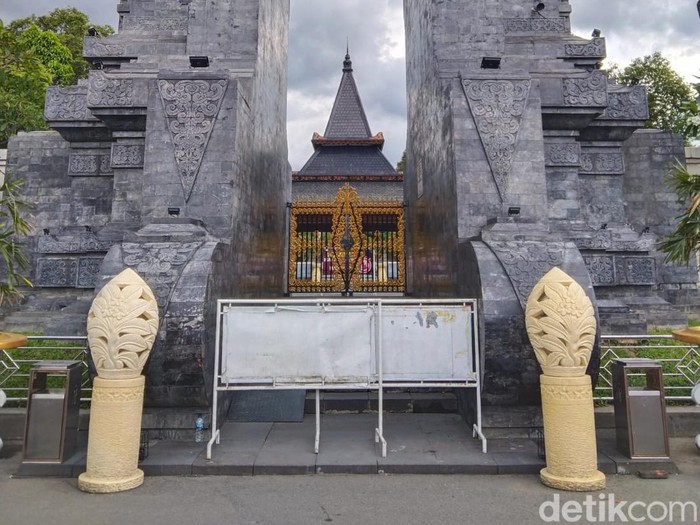 Pemkot Blitar membuat kebijakan mendadak. Pemkot menutup semua destinasi wisata mulai 31 Desember 2021 sampai 1 Januari 2022.