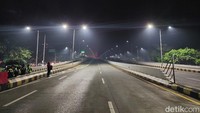Yang diperbolehkan lewat adalah kendaraan yang bersifat emergency seperti BBM, logistik, dan kegiatan-kegiatan emergency lainnya.