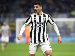 Alvaro Morata gabung Juventus dari Real Madrid senilai 20 juta euro pada 2014. Dua tahun kemudian, Morata kembali dilepas ke Madrid dengan nilai transfer 30 juta euro. Foto: Getty Images/Marco Luzzani