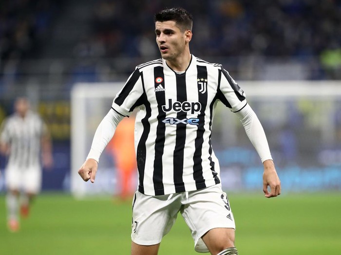 MILAN, ITALY - OCTOBER 24: Alvaro Morata of Juventus FC looks on during the Serie A match between FC Internazionale and Juventus at Stadio Giuseppe Meazza on October 24, 2021 in Milan, Italy. (Photo by Marco Luzzani/Getty Images)