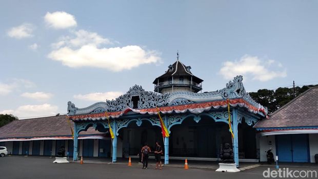 Naga di kamandungan Keraton Solo, Jumat (31/12/2021).