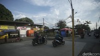 Ketua RT 08/RW 06 Pejaten Timur, Ibnu, mengatakan proyek itu terhenti sejak 2019. Dia mengatakan proyek tak dikerjakan lagi sejak pandemi Corona terjadi.