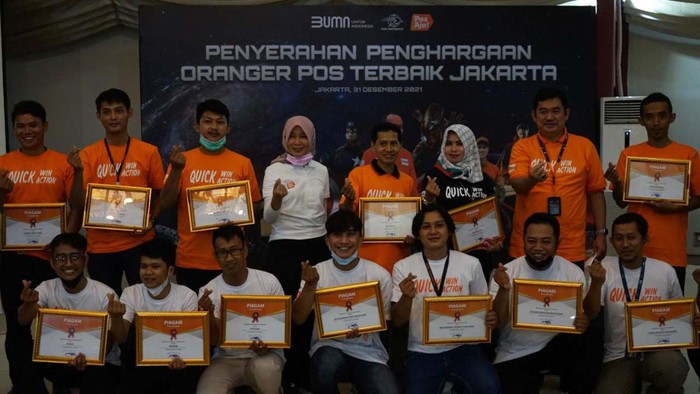 Penghargaan untuk Petugas Pos Terbaik Menutup tahun 2021, PT Pos Indonesia memberikan penghargaan kepada para O-Ranger Mobile terbaik. Mereka tim atau jaringan petugas PT Pos Indonesia.