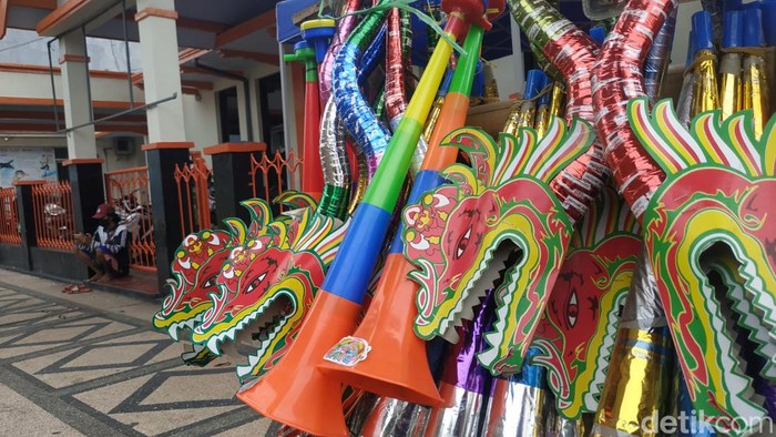 Penjual terompet di pasuruan