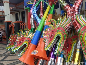 Hukum Umat Islam Meniup Terompet saat Malam Tahun Baru