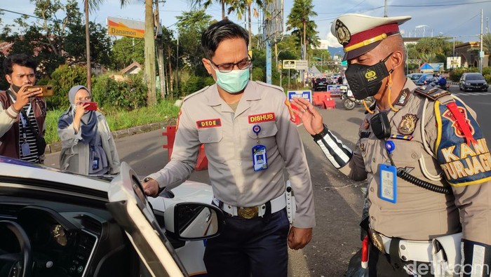 Petugas Dishub Bekasi Nekat Lawan Arah.