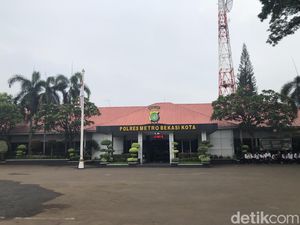 Ibu Korban Pencabulan di Bekasi Serahkan Barang Bukti ke Polisi